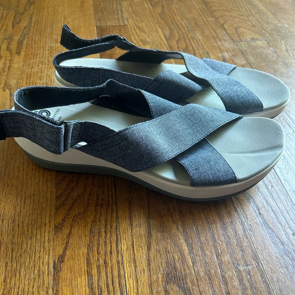 Clark’s cloud steppers sandals women’s size 11
